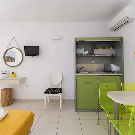 아파트호텔 아르테물라스 스튜디오 Platys Gialos (Mykonos)