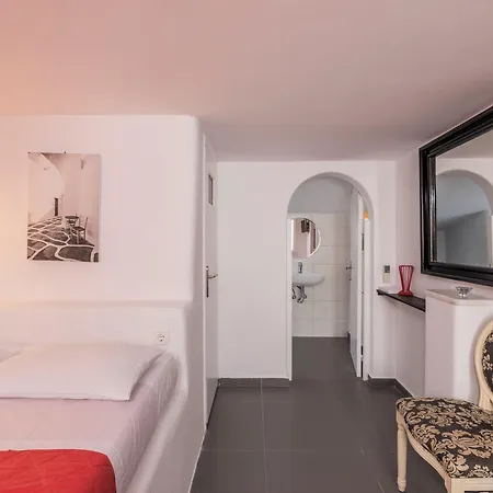 Artemoula's Studios Aparthotel 4*