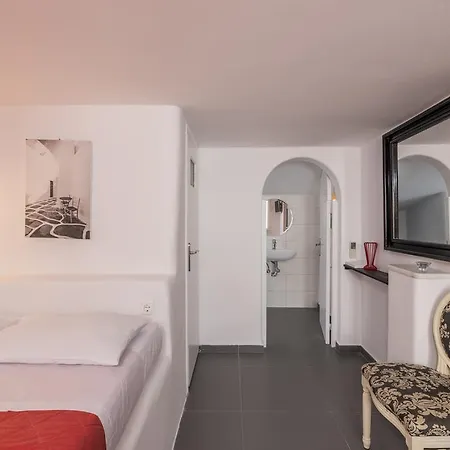 Artemoula's Studios Aparthotel 4*