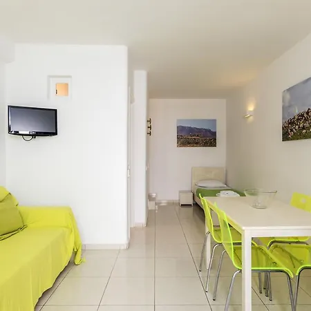 Artemoula's Apartahotel